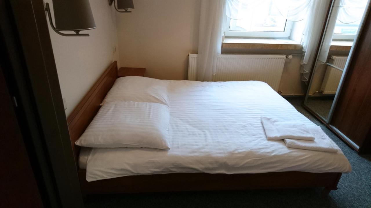 Dom Weselny Wenus Pokoje Hotelowe Przedborz Kültér fotó